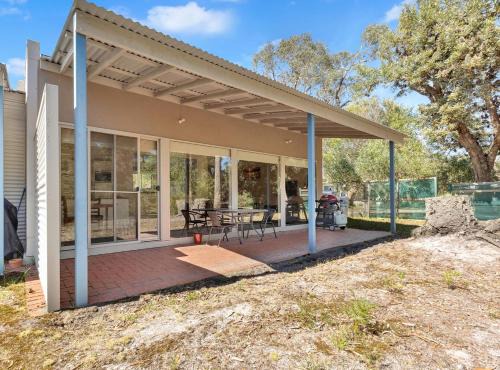 Ivanhoe - Waterfront Retreat