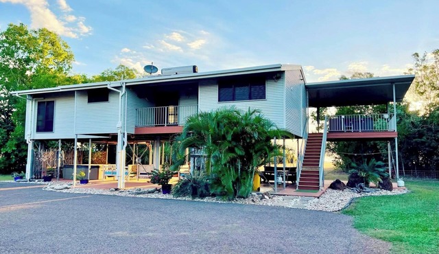 Kick n Back House, with 2 spas, sleeps 8 comfortably with ocean views and WiFi