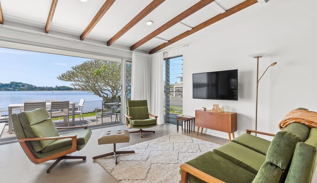 King Tide - Riverfront Holiday Home