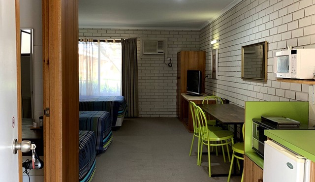 Kingswood Motel