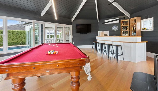 Kirinaran Manor Pool & Bar Room