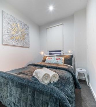 Koala Stay Lightsview 2BR Chic Townhouse Perfect for Work & Leisure