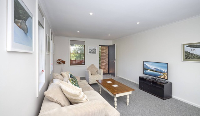 Kooringal - Bright, Fresh & Central Holiday Unit
