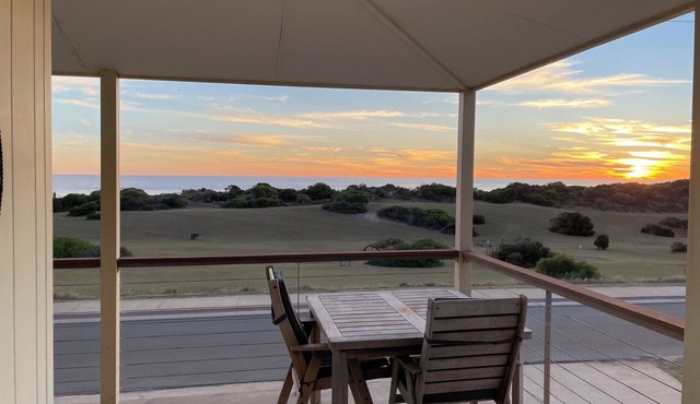 Lagoon View, Waterfront Sunsets Coastal Comfort