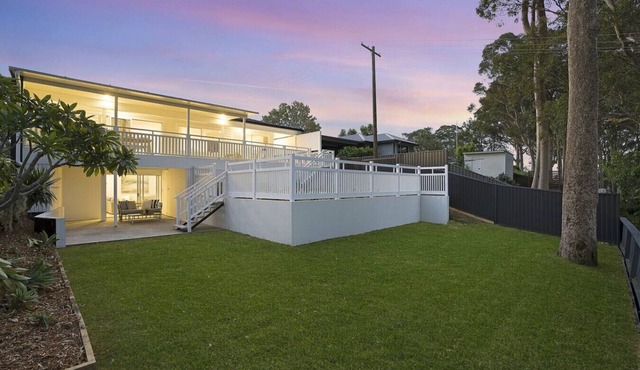 Lake View Luxury in the Vale