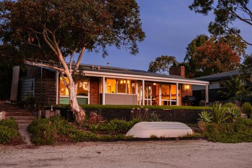 Lakefront 4 BR house at Patterson Lake WIFIBBQ