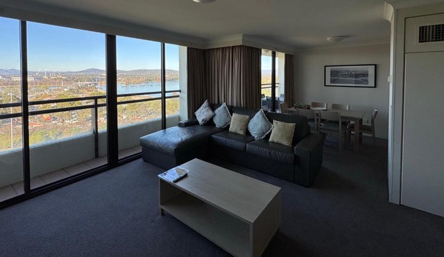 Lakefront Panorama – Sky Collection Suite