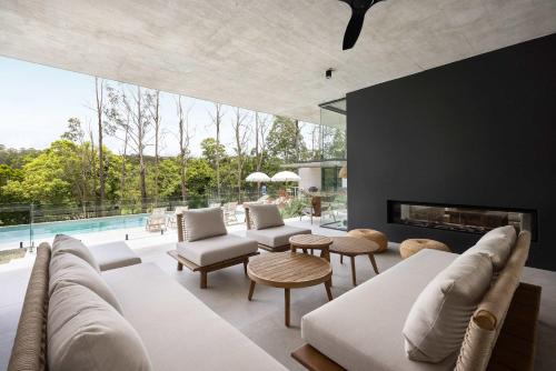 Latitude 156 - Elevated Luxury Overlooking the Greens