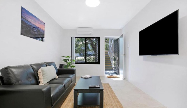 Leafy Hideout - Quiet Comfort near Riverfront and CBD