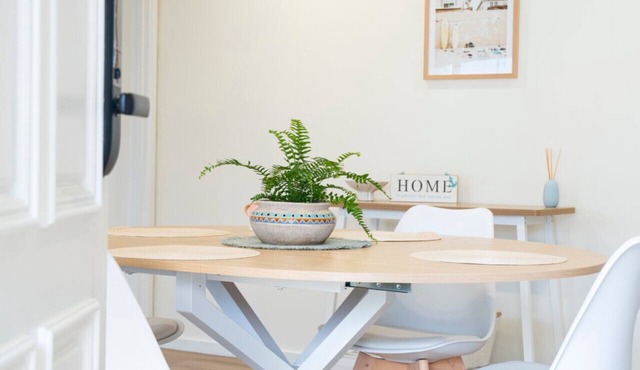 Light filled 2 bedroom central retreat