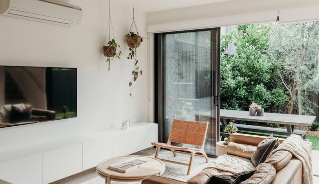 Light-filled & stylish. Central Location.✨ in Merewether