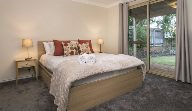 Little Gem: comfy beds, wi-fi, pet-friendly, walk to beach!