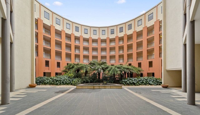 Loft-Style CBD 1-Bed with Rooftop Terrace & BBQ