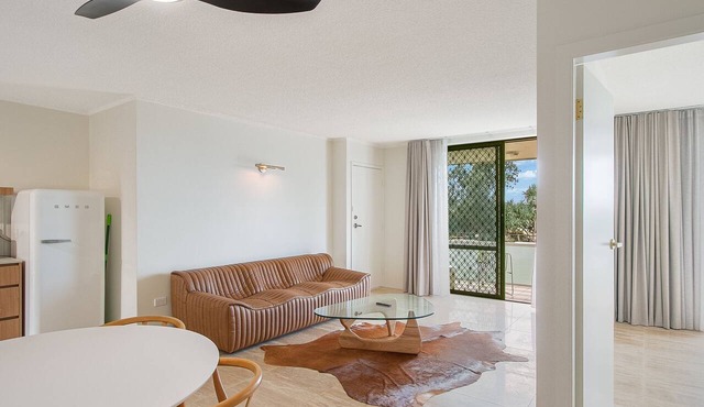 Longbeach 2 - Bilinga Beachfront Luxury - Linen Provided - Min. 3 Night Stays in Bilinga
