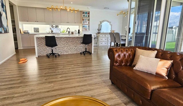 `Lotus` Spacious 4BR Home in Mango Hill | Sleeps 8