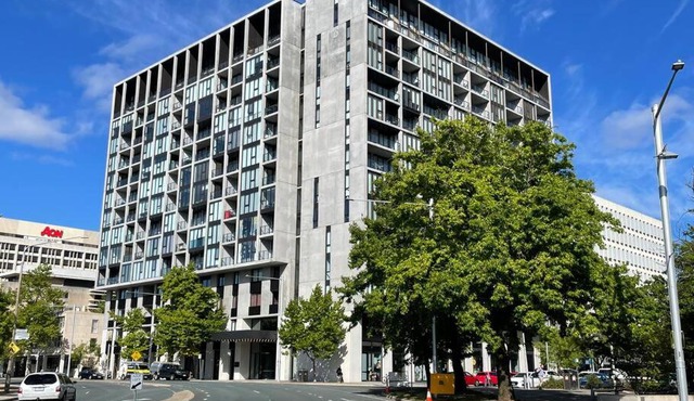 Lovely CBD two bedroom apartment free parking gym and sauna