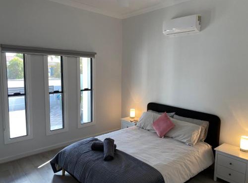 Lux Modern 4 Bedroom House Central CBD