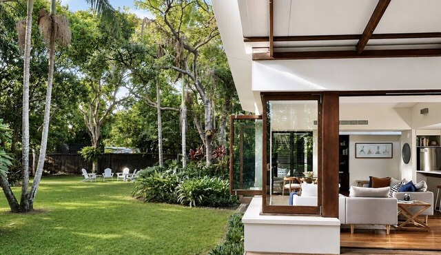 Luxe Beachfront Haven w/heated pool. Pet-Friendly