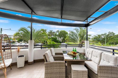 Luxurious Beachside Oasis with Ocean Views