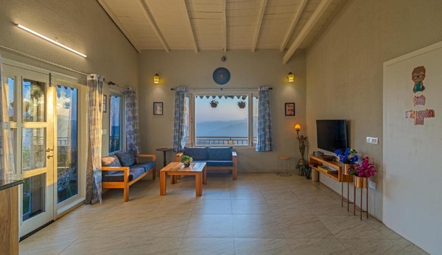 Luxury 1BR Villa with Kitchen & Living Room - Himalayan Views, Pet Friendly