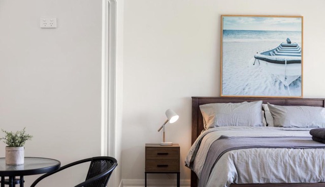 Luxury Apartments and Motel Rooms - Free Wifi - Close To Beach