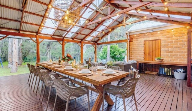 Luxury Bush Retreat- Sleeps 12- Near Beach & Town- Super Winter & Spring Special