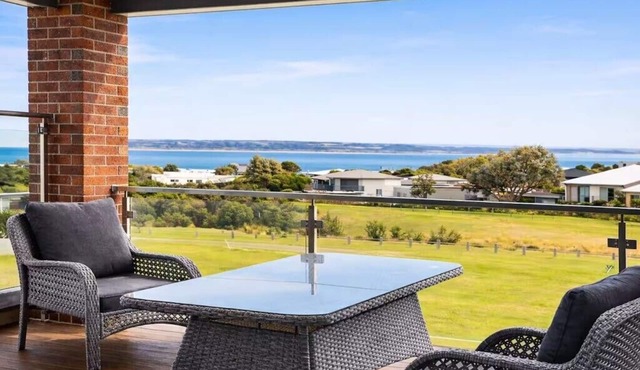 Luxury Beachside Getaway in San Remo