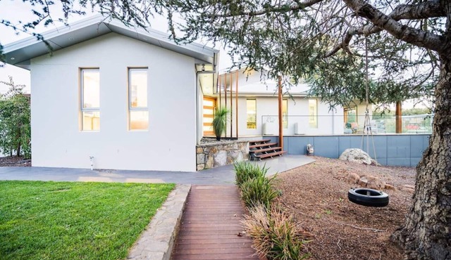 Luxury Central Canberra Home For Families/Work