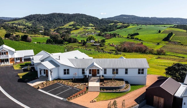 Luxury Coastal Vineyard Escape | All Villas | Crooked River Estate