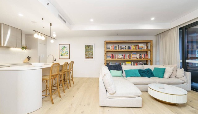 Luxury Griffith Retreat steps from Iconic Manuka