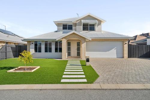 Luxury Waterfront 5-Bed Family Home Near Mandurah
