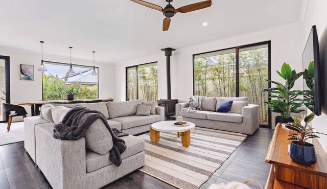 Mainbreak Dunsborough – Stylish Coastal Retreat