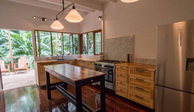 Mango Treehouse, Mango Parkway, Nelly Bay
