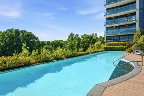 Manhattan CBD Stay, Resort-Style Prime Location