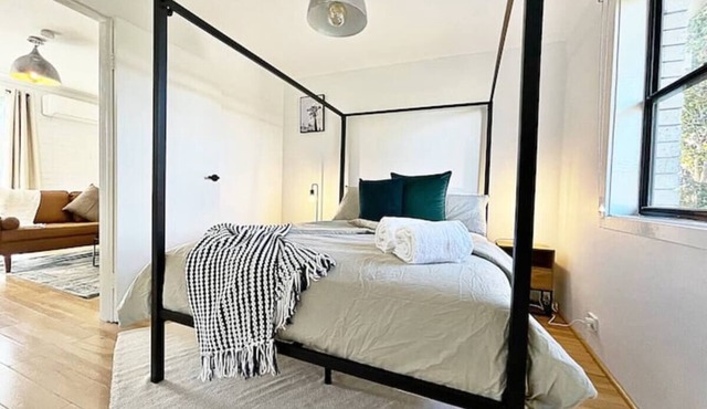 Manhattan - Stylish 1BR Beachfront on Casey’s