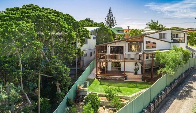 Manzara, 35 Pacific Crescent, Evans Head: 4 BR, 1 BA House in Evans Head, Sleeps 8