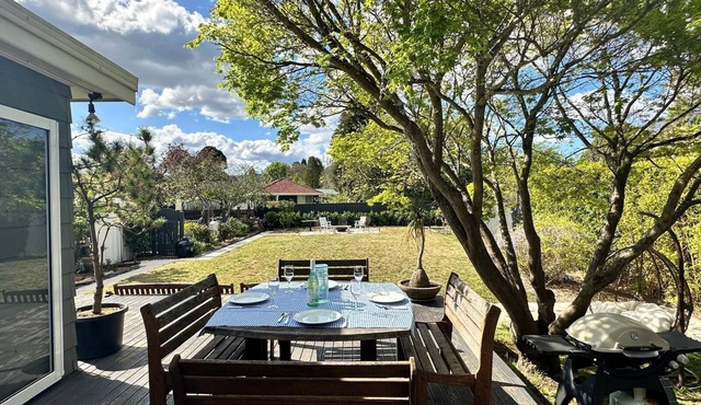 Maple Tree Cottage Bowral. Insta worthy! Cute Cottage for 4 guests.