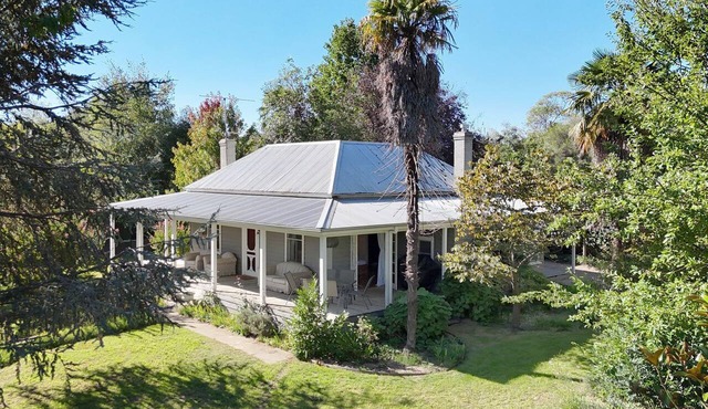 Marianna's Lakeside Cottage