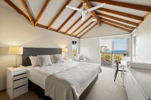 Mariners Rest - Bushland Haven with Stunning Sea Views