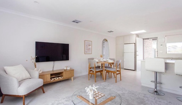 Maylands Riverside City Retreat