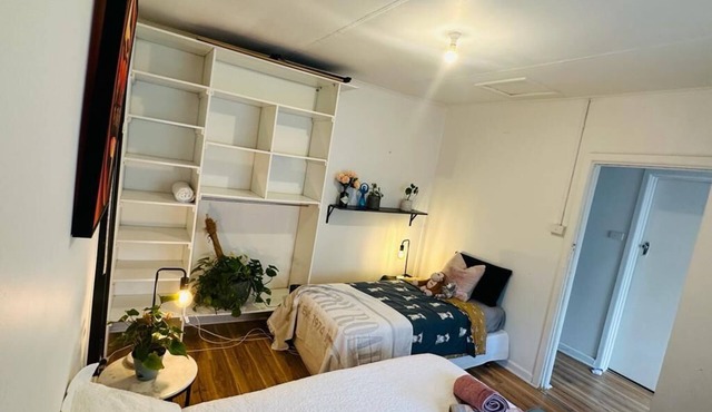 Melb Beach shack-4bed-2baths. 2km CBD
