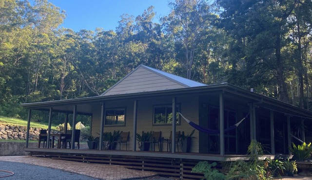 Mid North Coast , coastal Farm house bush retreat , 10mins from services ,
