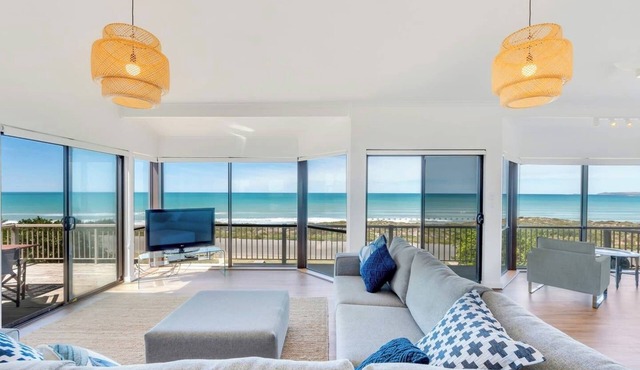 Middleton - Absolute Beachfront - Wi-Fi and Linen Included