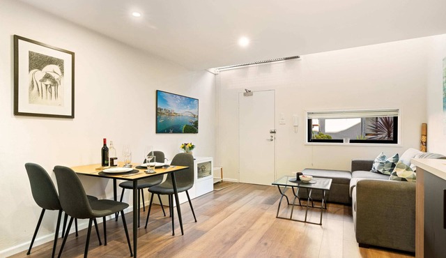 Modern 1 Bedroom Apartment