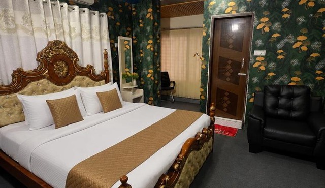 Modern 2 Bedroom Studio in Dhaka - AC, WiFi & Kitchen