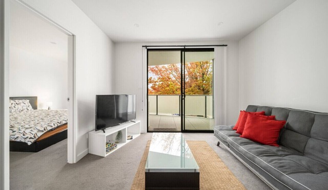 MODERN 2bd2bth APARTMENT @Griffith ~ sleeps up to 8