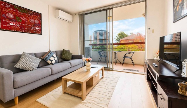 Modern 3BDR Apt in the Heart of Strathfield