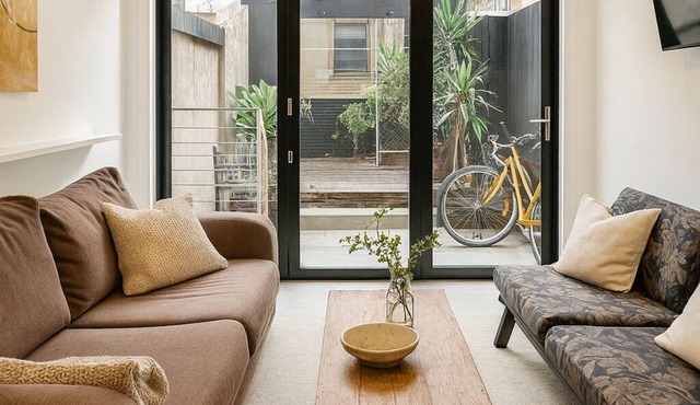 Modern 3BR terrace less than 10min to Sydney CBD