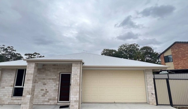 Modern 4BDR 5 Beds Ensuite &A/C 2 bath