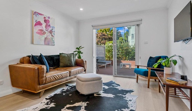 Modern, Central Apartment Footsteps to Salamanca
